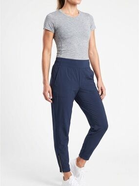 Athleta NWOT Dark Navy Lightweight Joggers with Pockets